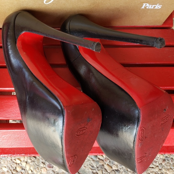 Christian Louboutin - Picture 3 of 3